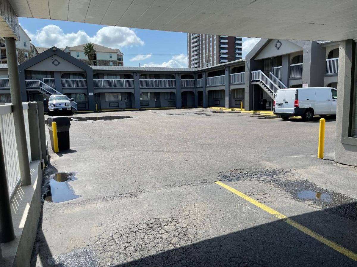 Budget Inn and Suites Corpus Christi - image 2