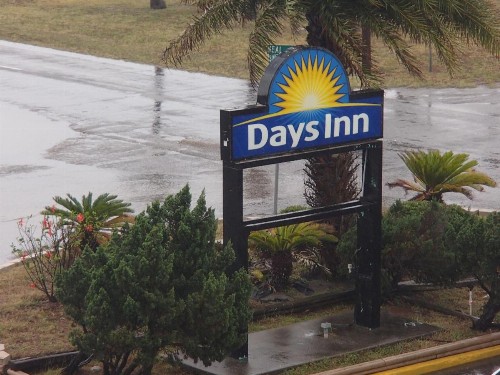 Days Inn by Wyndham Corpus Christi Beach - image 19
