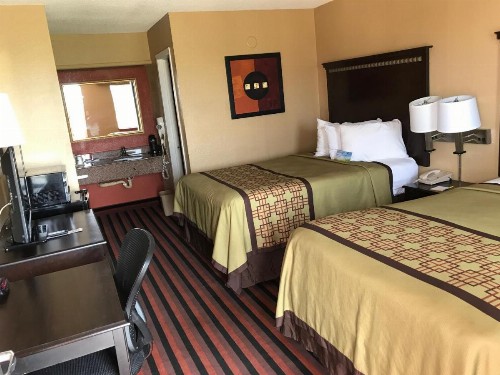 Days Inn by Wyndham Corpus Christi Beach - image 2