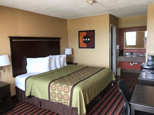 Days Inn by Wyndham Corpus Christi Beach - image 6