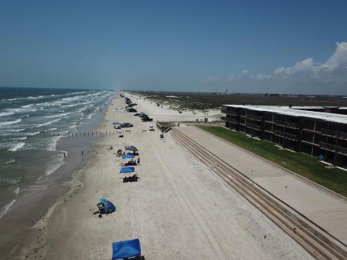 Island House BeachFront Condo Hotel - image 2