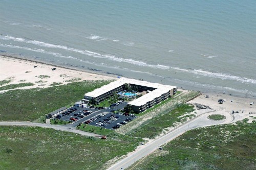 Island House BeachFront Condo Hotel - image 3