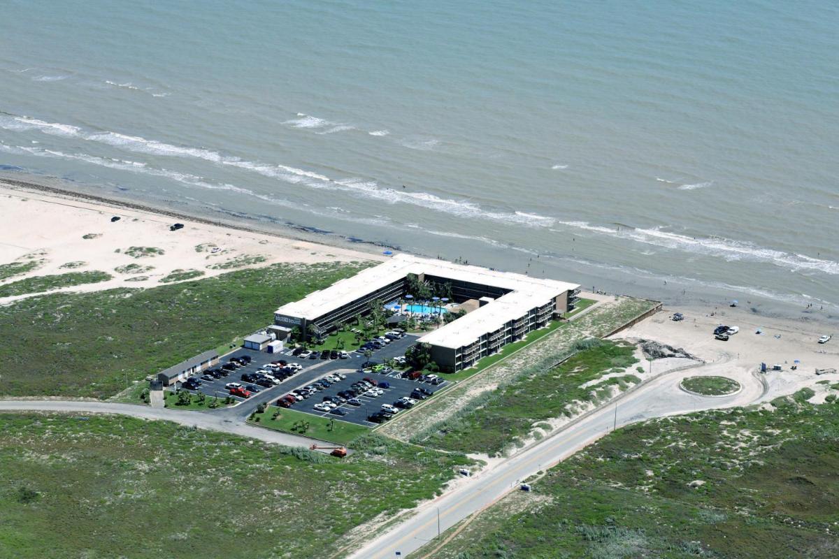 Island House BeachFront Condo Hotel - image 3