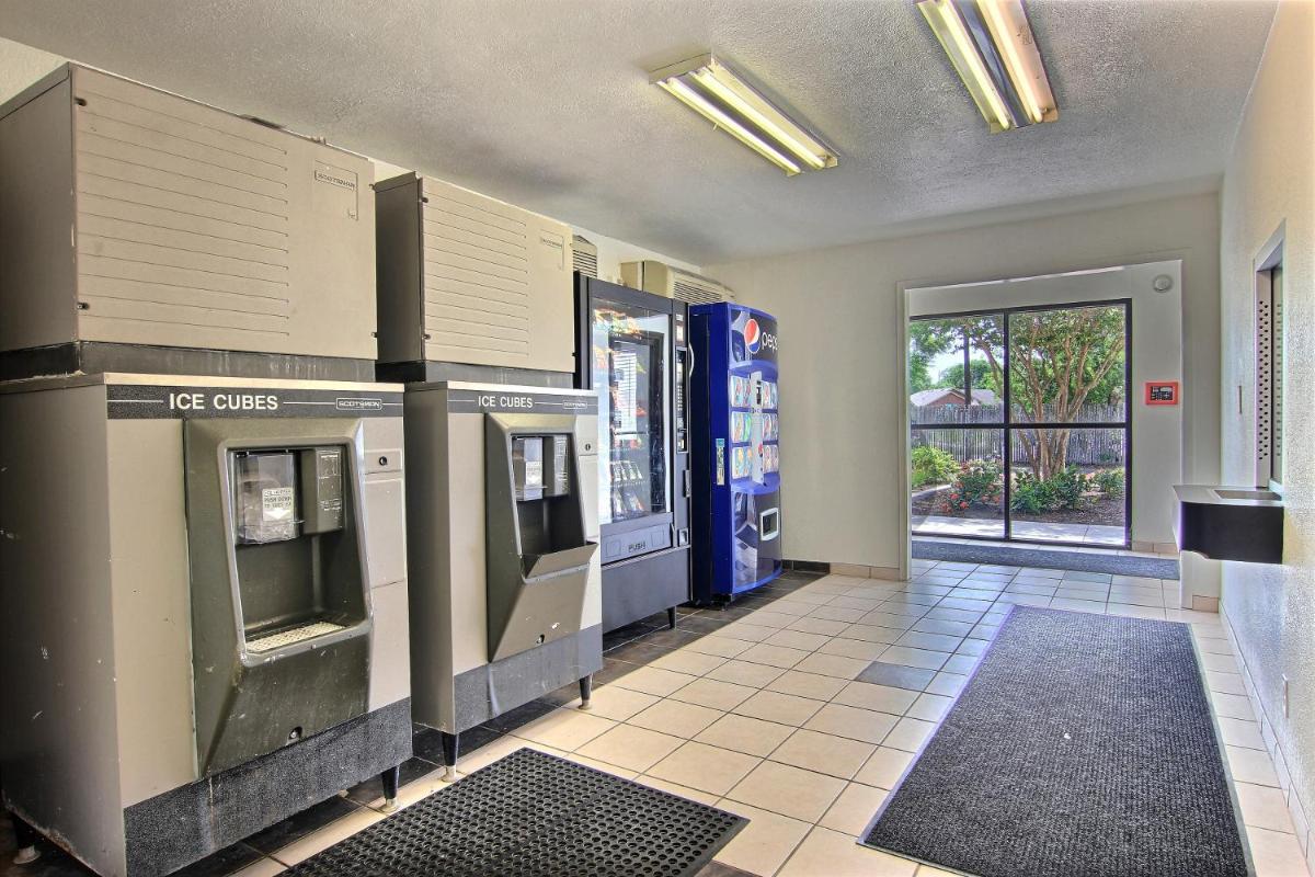 Motel 6-Corpus Christi TX - Northwest - image 7