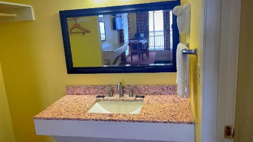 Sea Shell Inn Motel - image 13