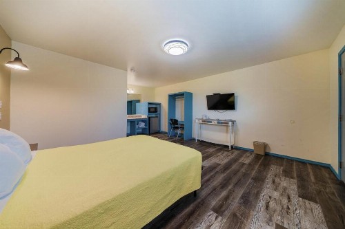Catalina Motel - image 5
