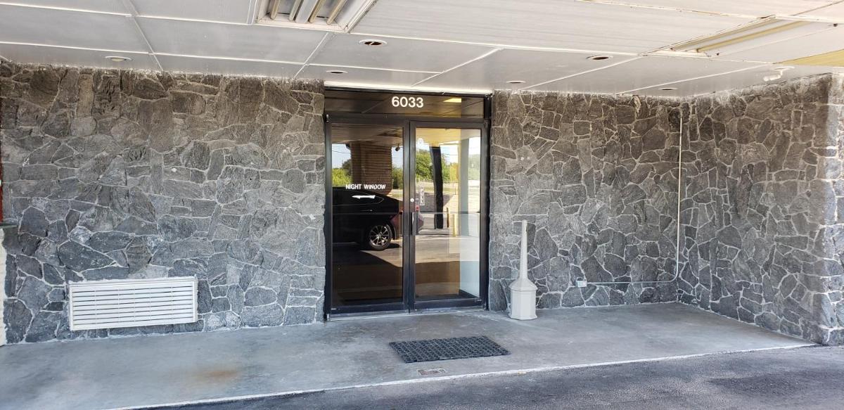 Executive Inn - image 2
