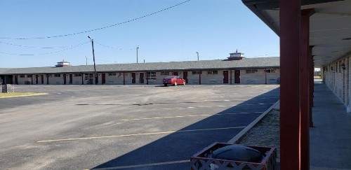 Executive Inn - image 3