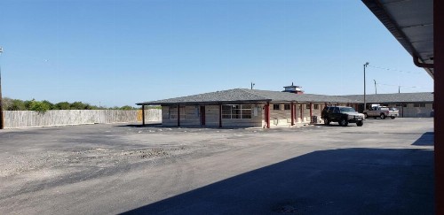 Executive Inn - image 4