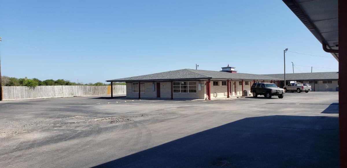 Executive Inn - image 4