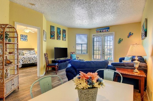 Beach Club Condos - image 2
