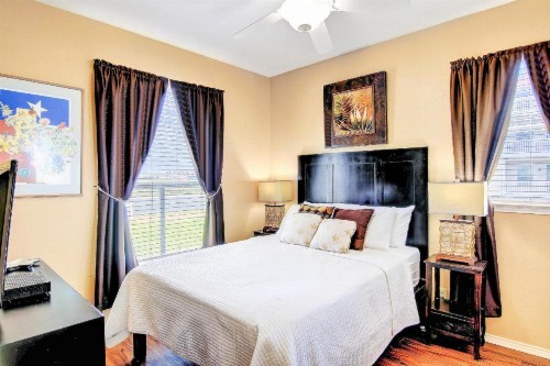 Beach Club Condos - image 9