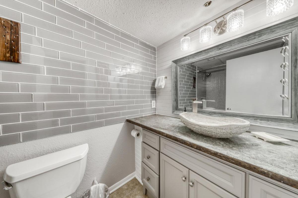 Compass Condos - image 3