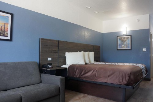 Texan Hotel - image 5