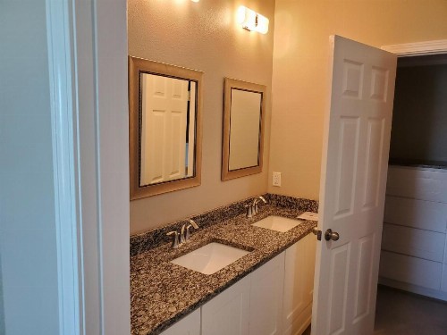 New 3/2! Private fishing pier and Marina! Waterfront Pool! AMAZING Views - image 12