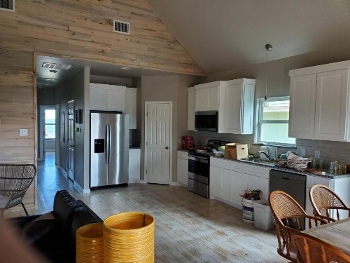 New 3/2! Private fishing pier and Marina! Waterfront Pool! AMAZING Views - image 9