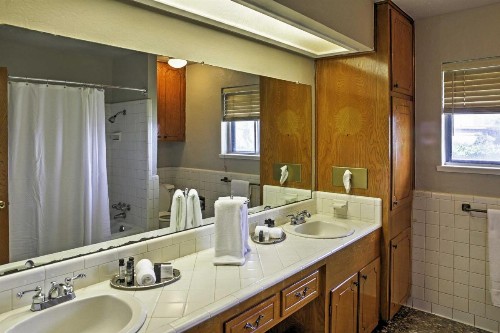 Spacious Ranch-Style Getaway on Corpus Christi Bay - image 2