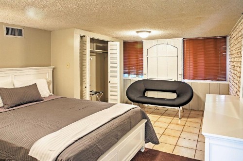 Spacious Ranch-Style Getaway on Corpus Christi Bay - image 7