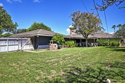 Spacious Ranch-Style Getaway on Corpus Christi Bay - image 9