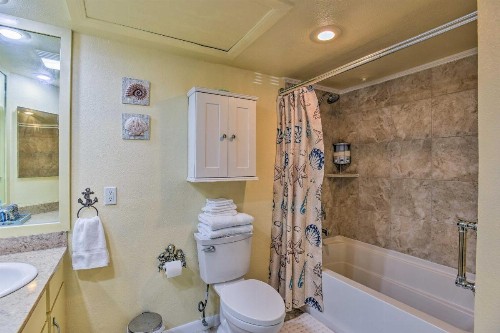 Padre Island Condo with Pool Access - Walk to Beach! - image 12