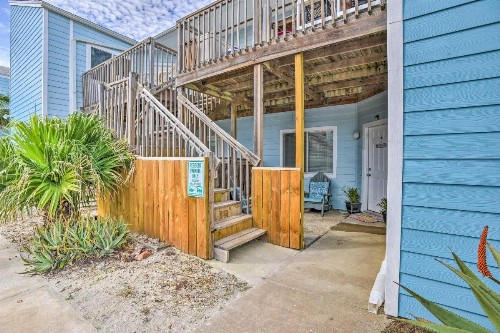 Padre Island Condo with Pool Access - Walk to Beach! - image 8