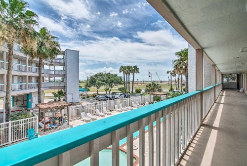 Cozy Corpus Christi Condo with Pool and Beach Access - image 10