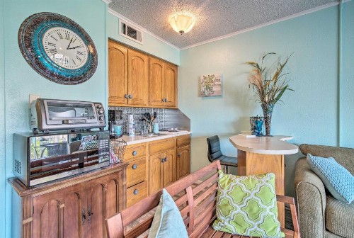 Cozy Corpus Christi Condo with Pool and Beach Access - image 11