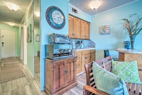 Cozy Corpus Christi Condo with Pool and Beach Access - image 12