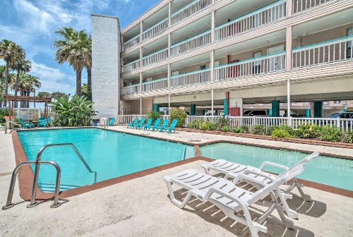 Cozy Corpus Christi Condo with Pool and Beach Access - image 5
