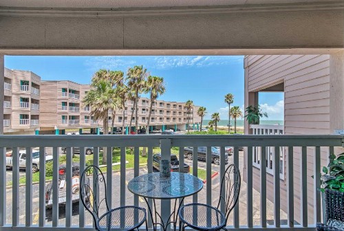 Cozy Corpus Christi Condo with Pool and Beach Access - image 7