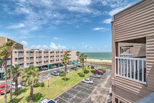 Beachfront Corpus Christi Condo with Arcade Room! - image 4