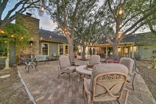 Casa de Samuel - Patio Fountain and Outdoor Kitchen