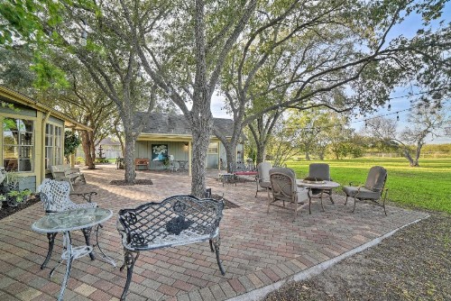 Casa de Samuel - Patio Fountain and Outdoor Kitchen - image 7