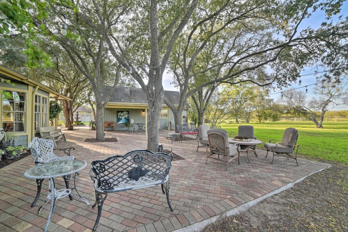 Casa de Samuel - Patio Fountain and Outdoor Kitchen - image 7