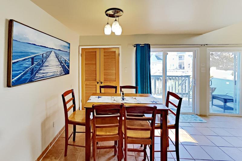Canal-Front Condo - Boat Dock Pool & 3 Kayaks condo - image 2