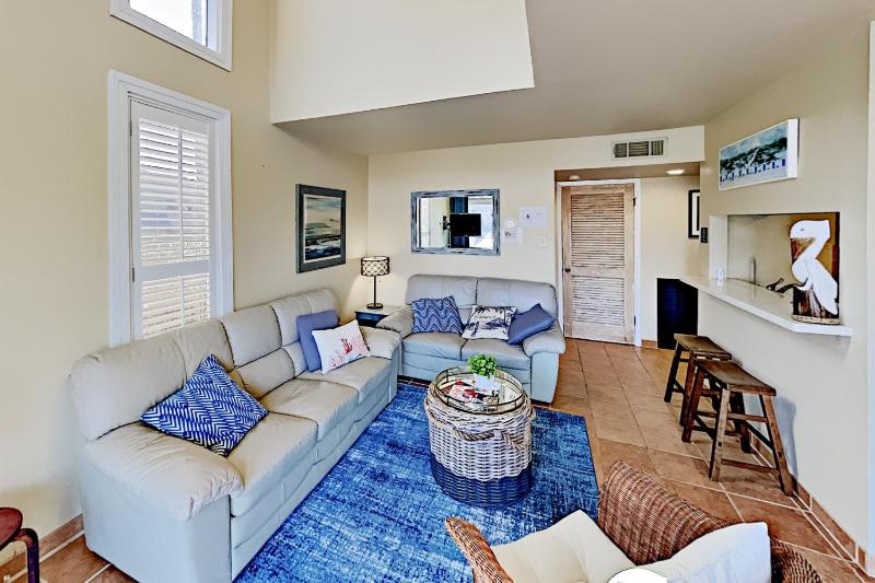 Canal-Front Condo - Boat Dock Pool & 3 Kayaks condo - image 4