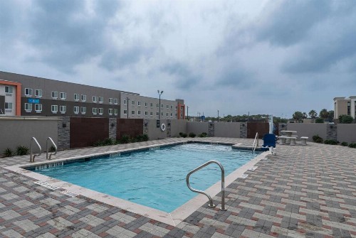 La Quinta Inn & Suites by Wyndham Corpus Christi Southeast - image 34
