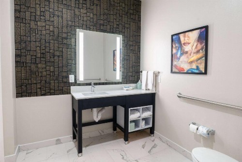 La Quinta Inn & Suites by Wyndham Corpus Christi Southeast - image 41