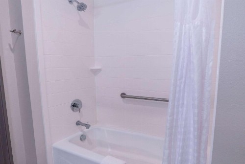 La Quinta Inn & Suites by Wyndham Corpus Christi Southeast - image 42
