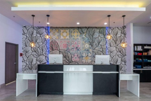 La Quinta Inn & Suites by Wyndham Corpus Christi Southeast - image 8