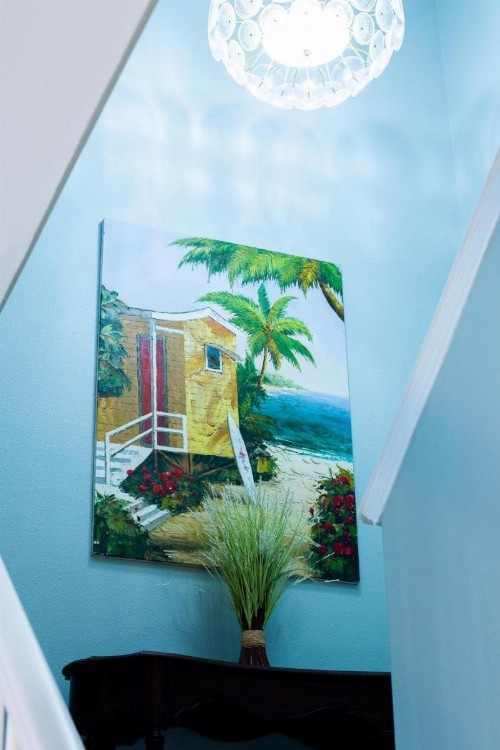 Luxurious Townhome Overlooking Tropical Pool - image 14