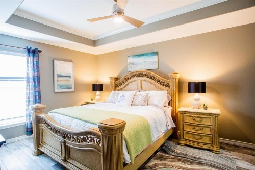 Luxurious Townhome Overlooking Tropical Pool - image 15