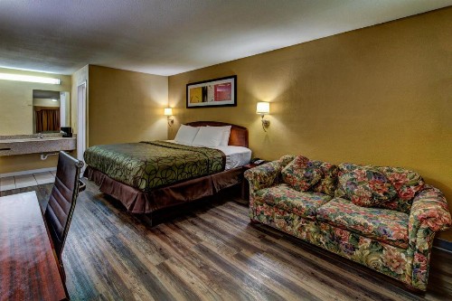 Kingsway Inn Corsicana - image 10