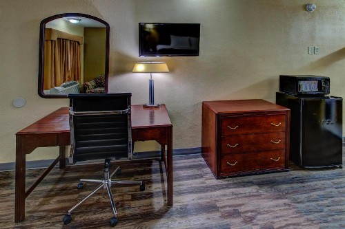 Kingsway Inn Corsicana - image 11