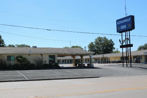 Kingsway Inn Corsicana - image 14