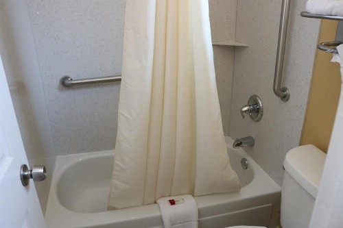 Kingsway Inn Corsicana - image 6