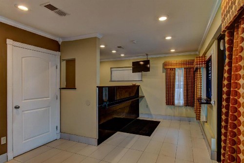 Kingsway Inn Corsicana - image 9