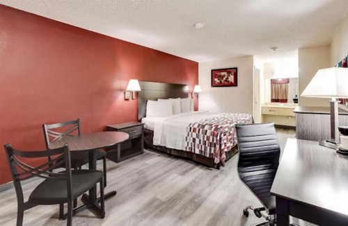 Red Roof Inn Corsicana - image 1