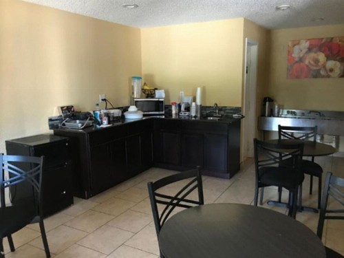 Red Roof Inn Corsicana - image 11