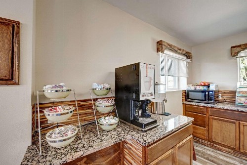 Quality Inn - image 18